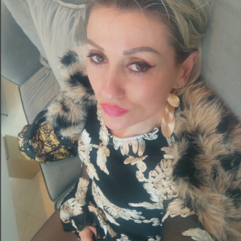 Natalia, donna elegante e curata 