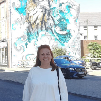 Eljana, donna aperta, curiosa e desiderosa di scoprire 