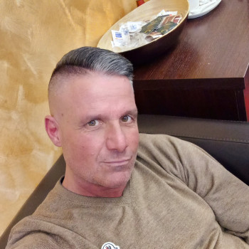 MASSAGGIATORE FISIOTERAPISTA ESPERTO 