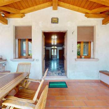 Casa singola e capannone in Vendita a Santandr&agrave; a Povegliano