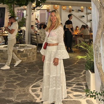 Paola, donna socievole, sensibile, di buona compagnia