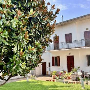 Bifamiliare in vendita a Villafranca di Verona (Verona)