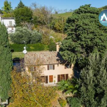 Rustico in vendita a Pesaro (Pesaro e Urbino)