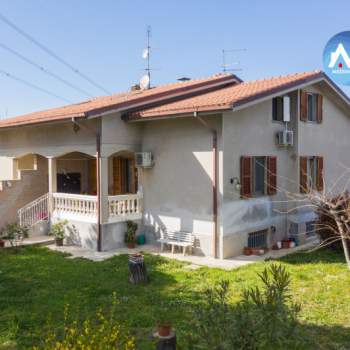 Villa in vendita a Pesaro (Pesaro e Urbino)