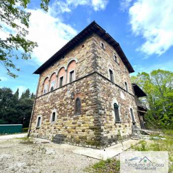 Trifamiliare in vendita a Vaglia (Firenze)