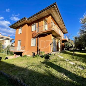 Villa in vendita a Desenzano del Garda (Brescia)