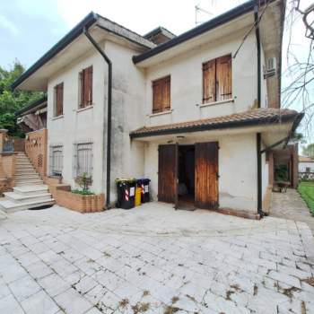 Casa singola in vendita a Arqu&agrave; Polesine (Rovigo)