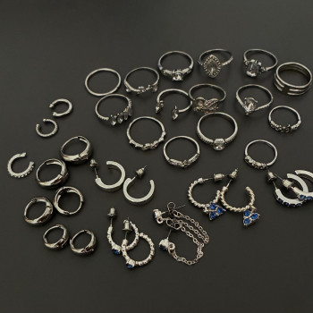 Lotto bigiotteria mista: anelli e orecchini