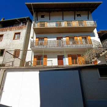 Abitazione con  2 appartamenti indipendenti