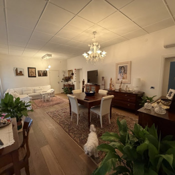 ORIAGO Casa singola gi&agrave; divisa in due appartamenti con scoperto 