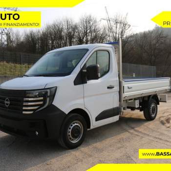 NISSAN Interstar