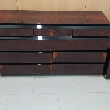 Vendo com&ograve; e due comodini con finitura in radica anni 90.