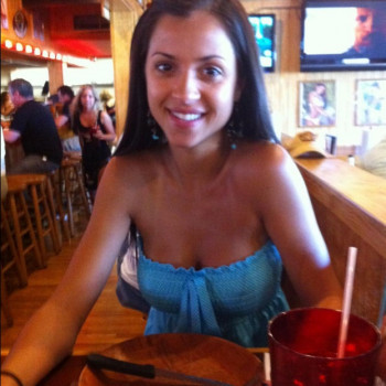 Giovane donna di 29 anni, affascinante e attenzione, cherche mari.