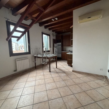 MIRA Miniappartamento comodo ai servizi 