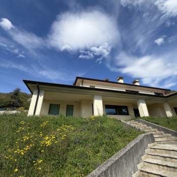 Bifamiliare in vendita a Tarzo (Treviso)