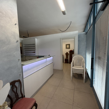 BORBIAGO CENTRO Negozio arredato di circa 45mq