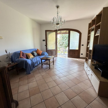 ORIAGO CENTRO Casa Singola divisa in 2 unita con scoperto privato 