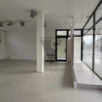 Negozio in vendita a Foss&ograve; (Venezia)