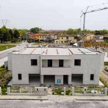 Trifamiliare in vendita a Legnaro (Padova)