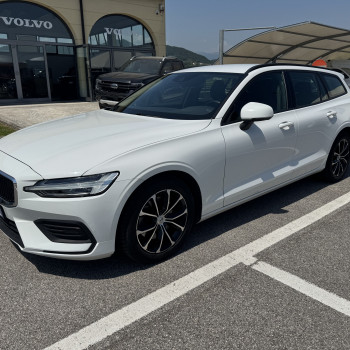 Volvo V60 B4 (Diesel/Hybrid) Automatico Momentum Business + ACC e Pilot Assist