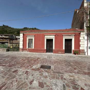 Casa singola in vendita a Gualtieri Sicamin&ograve; (Messina)