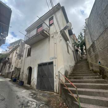 Casa singola in vendita a Gualtieri Sicamin&ograve; (Messina)