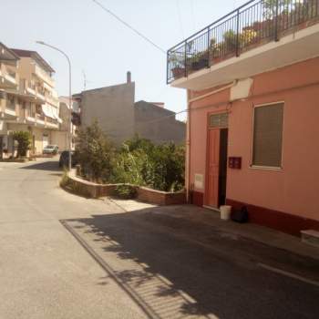 Appartamento in vendita a Gualtieri Sicamin&ograve; (Messina)