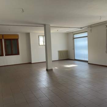 Magazzino in vendita a Selvazzano Dentro (Padova)