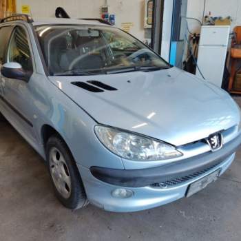 Ricambi PEUGEOT 206 1360cc benzina  del 2004