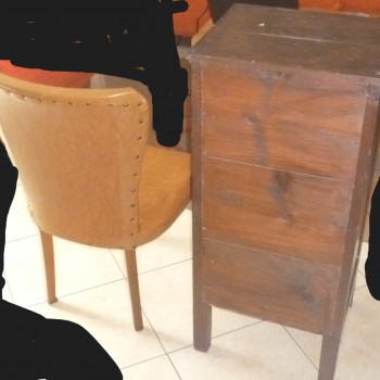 vendo comodini e poltroncine di altri tempi