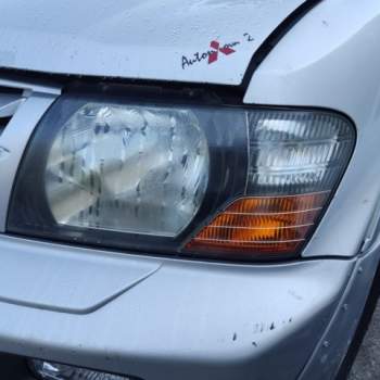 Proiettore sinistro MITSUBISHI PAJERO  del 2000