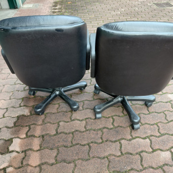  2 Sedie in pelle nere ufficio tenute bene come nuove 