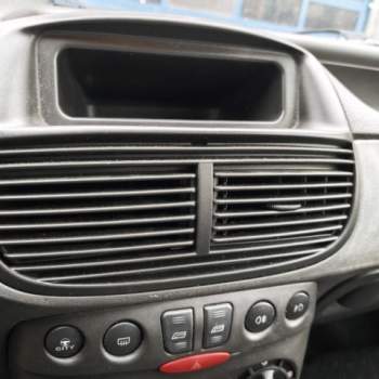 Bocchetta clima centrale FIAT PUNTO 3  del 2007