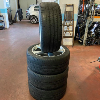 vendesi gomme con cerchi in lega da 20 audi a8 come da foto 
