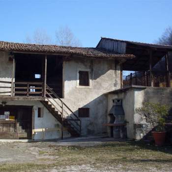 RUSTICO CON TERRENO tra TARZO E VITTORIO a Tarzo