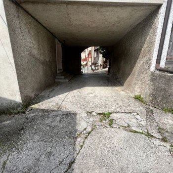 Porzione centrale con magazzino - V1492