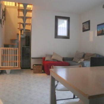 Appartamento due camere più studio, Paese