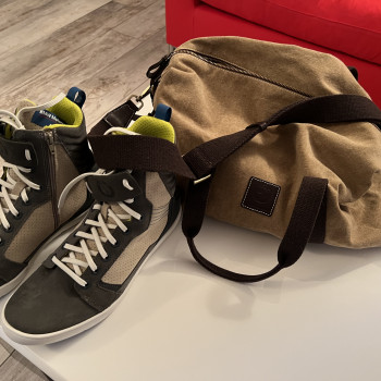 scarpe e borsa tracolla